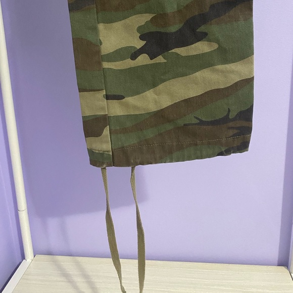 Forever 21 Camo Print Joggers - Picture 4 of 7